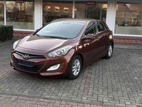 Gebraucht Hyundai i30 Trend 99 PS (72 kW) 2013 Hazel brown / met Kleinwagen