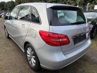 Gebraucht Mercedes B200 156 PS (114 kW) 2012 Silber Van / Kleinbus