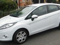 Gebraucht Ford Fiesta 60 PS (44 kW) 2012 Weiß Kleinwagen