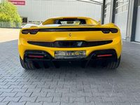 Gebraucht Ferrari 296 850 PS (625 kW) 2023 Gelb Coupé