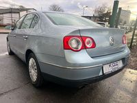 Gebraucht VW Passat Comfortline 116 PS (85 kW) 2005 Arcticbluesilver Limousine