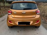 Gebraucht Hyundai i10 87 PS (63 kW) 2014 Orange Kleinwagen
