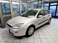 Gebraucht Ford Focus 101 PS (74 kW) 2000 Silbermet. Limousine