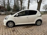 Gebraucht Toyota Aygo 69 PS (50 kW) 2014 Weiß Kleinwagen