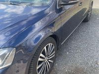 Gebraucht VW Passat Highline 160 PS (117 kW) 2011 Blau Limousine