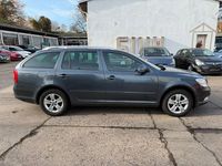 Gebraucht Skoda Octavia 105 PS (77 kW) 2011 Grau Kombi