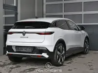 Używany Renault Megane E-Tech 96 kW (131 KM) 2022 Biały Sedan/Limuzyna