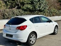 Gebraucht Opel Astra 120 PS (88 kW) 2014 Weiß Limousine