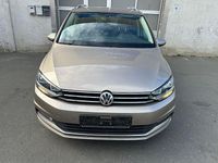 Gebraucht VW Touran Highline 150 PS (110 kW) 2016 Gold Van / Kleinbus