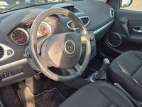 Gebraucht Renault Clio II Expression 75 PS (55 kW) 2010 Grau Limousine