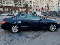 Gebraucht Mercedes E200 184 PS (135 kW) 2010 Blau Coupé
