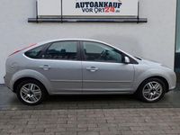 Gebraucht Ford Focus Ghia 101 PS (74 kW) 2005 Silber Limousine