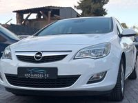 Używany Opel Astra Edition 120 KM (88 kW) 2012 Biały Sedan/Limuzyna