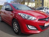 Gebraucht Hyundai i30 Classic 99 PS (72 kW) 2013 Rot Kombi