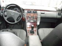 Gebraucht Mercedes E220 Classic 194 PS (142 kW) 2001 Grau metallic Kombi