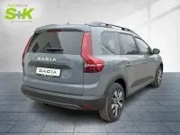 Neu Dacia Jogger Expression 141 PS (103 kW) 2025 Dolomitgrau (grau) Van / Kleinbus