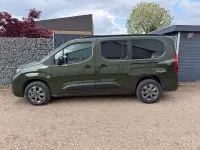 Neu Opel Combo Edition 131 PS (96 kW) 2025 Sirkka grün metallic Van / Kleinbus