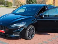 Używany Ford Focus ST-Line 125 KM (91 kW) 2018 Czarny Sedan/Limuzyna