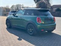 Gebraucht Mini Cooper SE Classic 135 kW (184 PS) 2023 British racing green metallic Kleinwagen