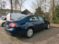 Gebraucht VW Jetta 102 PS (75 kW) 2006 Blau Limousine