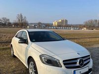 Gebraucht Mercedes A180 122 PS (89 kW) 2015 Weiß Limousine