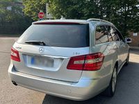 Gebraucht Mercedes E250 204 PS (150 kW) 2011 Silber Kombi