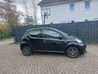 Gebraucht Toyota Aygo 68 PS (50 kW) 2013 Schwarz Kleinwagen