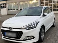 Gebraucht Hyundai i20 Intro Edition 84 PS (61 kW) 2015 Weiß Kleinwagen