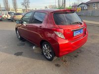 Gebraucht Toyota Yaris Club 99 PS (72 kW) 2013 Rot Limousine