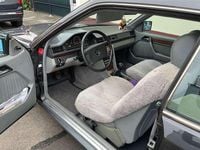 Gebraucht Mercedes E300 179 PS (131 kW) 1989 Schwarz Coupé