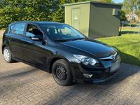 Gebraucht Hyundai i30 120 PS (88 kW) 2011 Schwarz Kleinwagen