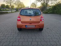 Używany Renault Twingo Elysee 75 KM (55 kW) 2008 Pomarańczowy Hatchback