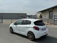 Gebraucht Peugeot 208 Allure 165 PS (121 kW) 2015 Weiß Kleinwagen