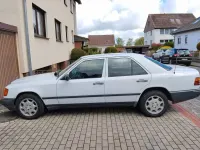 Gebraucht Mercedes E230 136 PS (100 kW) 1986 Weiß Limousine