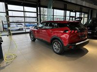 Gebraucht Peugeot e-2008 Active 100 kW (136 PS) 2022 Rot SUV