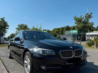Gebraucht BMW 530 258 PS (189 kW) 2011 Schwarz Kombi