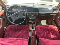 Gebraucht Mercedes 190 122 PS (89 kW) 1984 Weiß Limousine