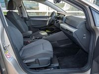 Gebraucht VW Golf VIII Life 150 PS (110 kW) 2024 Silber / ivory silver Limousine