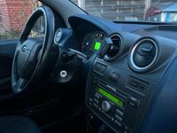 Gebraucht Ford Fiesta 69 PS (50 kW) 2007 Weiß Kleinwagen