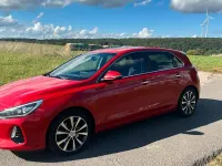 Gebraucht Hyundai i30 140 PS (102 kW) 2017 Rot Limousine