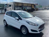 Gebraucht Ford Fiesta 101 PS (74 kW) 2013 Weiß Kleinwagen