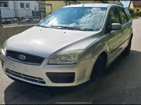 Usado Ford Focus 115 CV (84 kW) 2006 Plateado Familiar