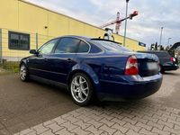 Usata VW Passat 101 CV (74 kW) 2003 Blu Berlina