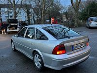 Gebraucht Opel Vectra 116 PS (85 kW) 1998 Silber Limousine