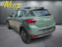 Neu Dacia Sandero Stepway 91 PS (66 kW) 2025 Safarigrüngrau Limousine
