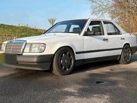 Gebraucht Mercedes E230 132 PS (97 kW) 1989 Weiß Limousine