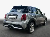 Gebraucht Mini Cooper S Classic 178 PS (130 kW) 2023 Melting silver iii metallic Kleinwagen