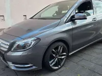 Gebraucht Mercedes B180 122 PS (89 kW) 2012 Mountaingrau  met. Kleinwagen