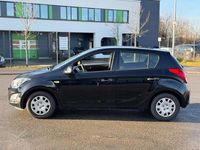 Gebraucht Hyundai i20 Classic 86 PS (63 kW) 2014 Schwarz Limousine