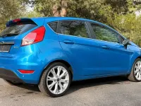 Gebraucht Ford Fiesta Titanium 125 PS (91 kW) 2014 Blau Kleinwagen